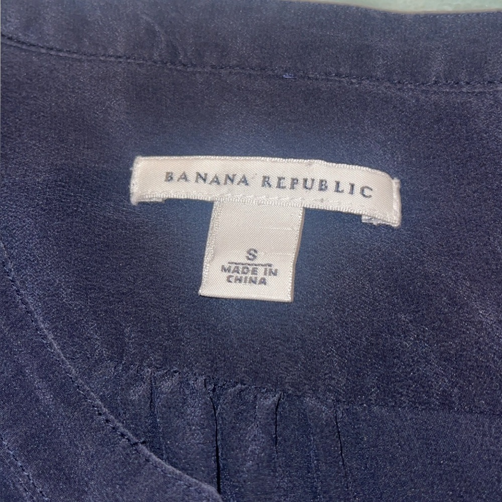 Banana Republic Navy Blue Silk V-Neck Blouse Size Small - Picture 6 of 7
